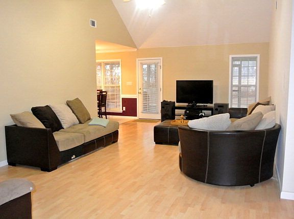 3rd image of 2044 Sylvan Lake Dr