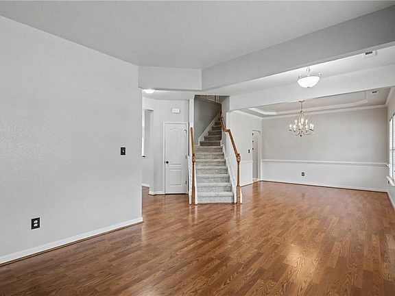 5th image of 413 Quaker Ridge Ct