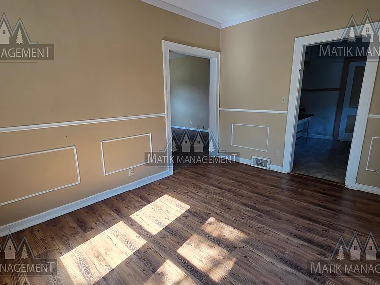 16 9th Ave NE #1 — Photo 16