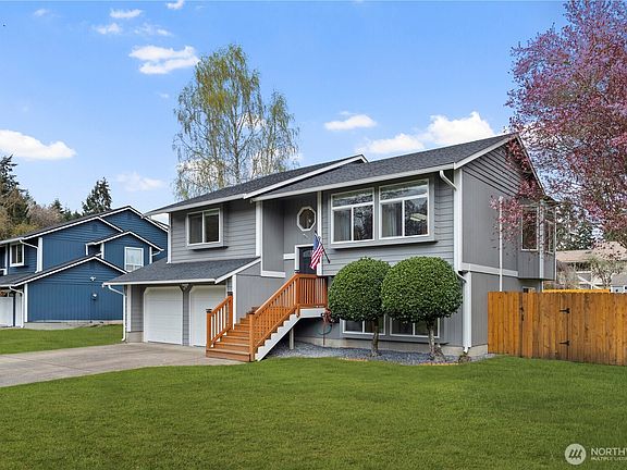 3rd image of 905 149th Street Ct E