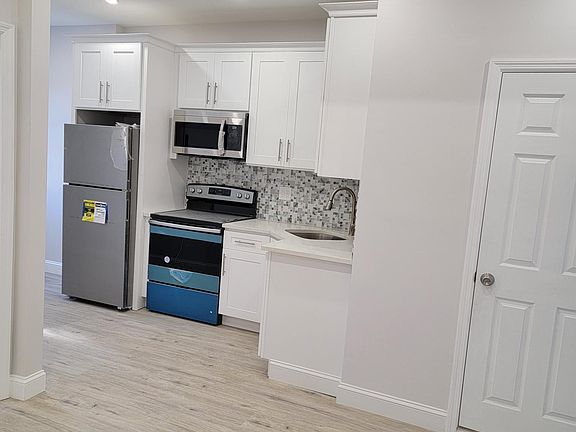 3rd image of 192 Jericho Tpke APT B
