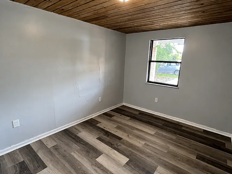 538 Norfolk Cir — Photo 12