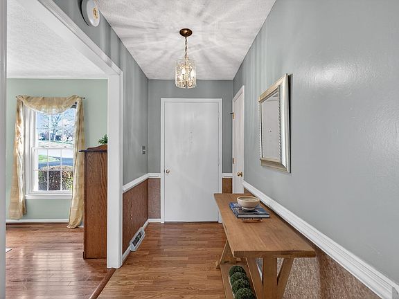 4th image of 506 Robin Dr