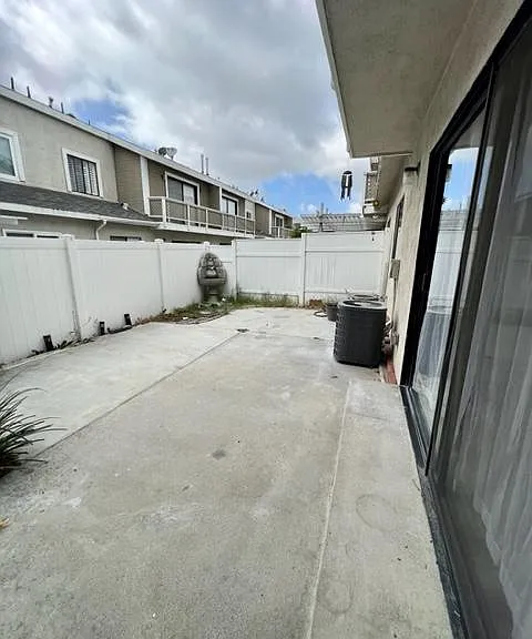 7893 Cerritos Ave — Photo 21