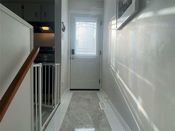 3rd image of 221 Onstad Cres