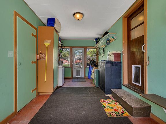 3rd image of 131 1st St N