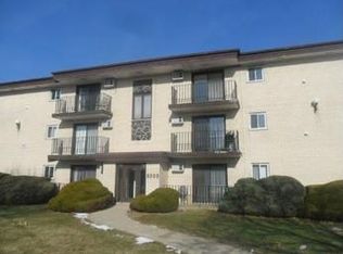 8333 Captons Ln APT 302, Darien, IL 60561