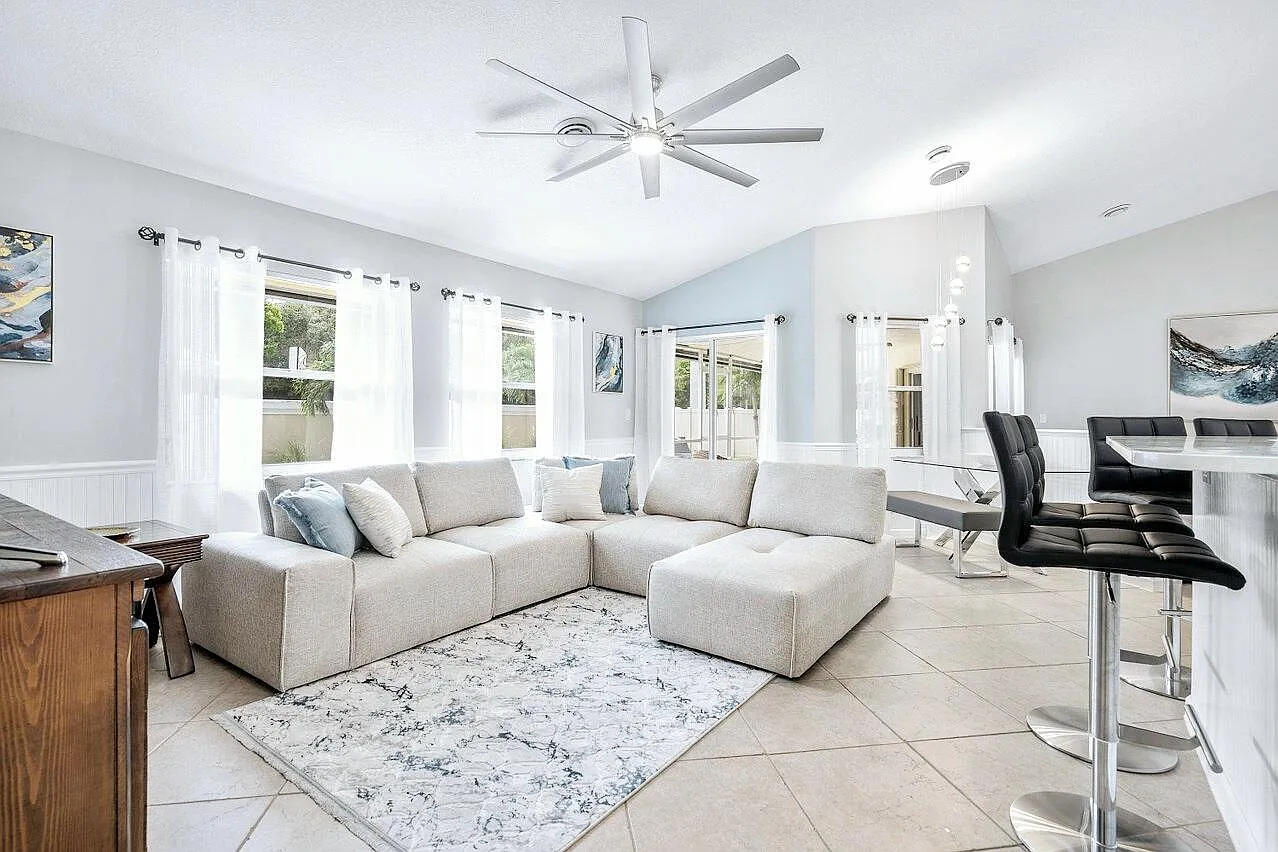 4 bed, 2.0 bath, 2218 sqft, $6,999 — Photo 4