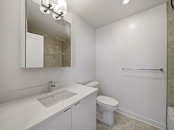 5th image of 180 George St #2605