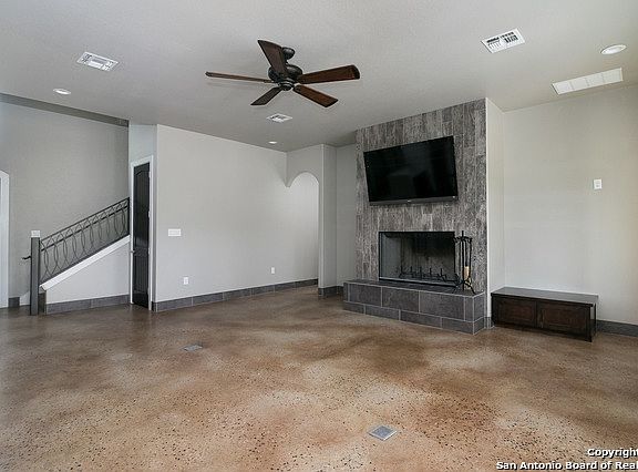 4th image of 371 Summer Glen Ln