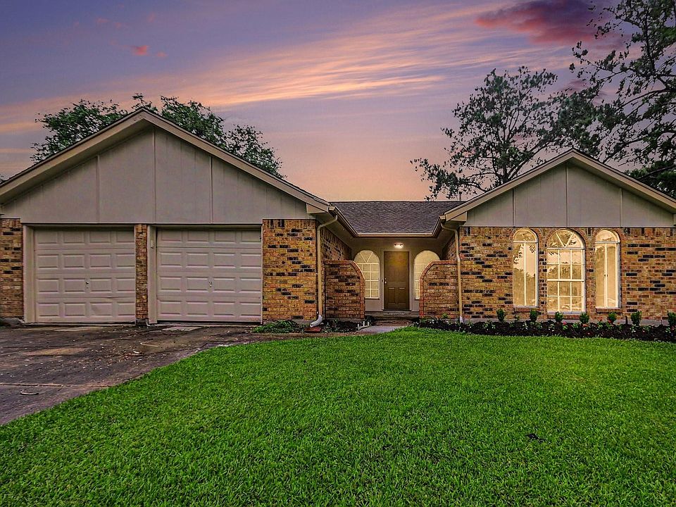 1st image of 3810 Clover Dr