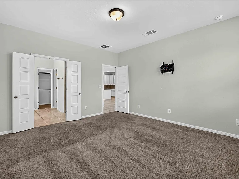 324 E Broade St — Photo 11