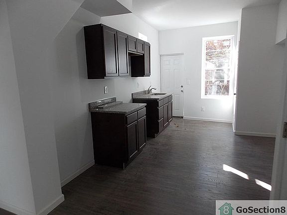 2nd image of 1334 S Lindenwood St