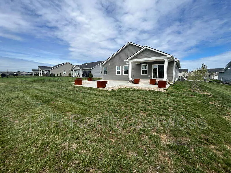3 bed, 2.0 bath, $2,700 — Photo 4