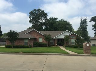 101 Elmwood Ct, Palestine, TX 75801