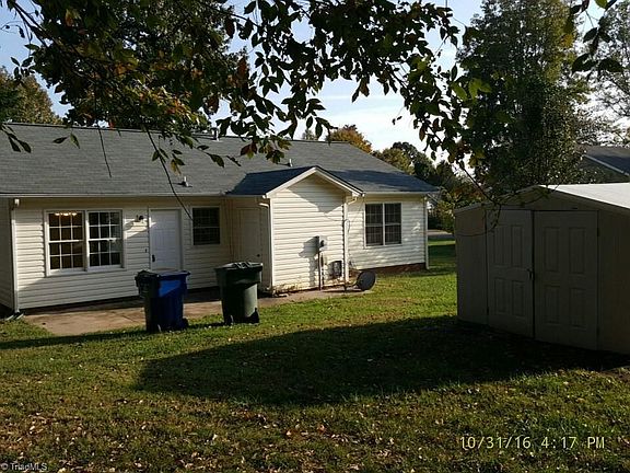 4th image of 404 Willow Ct