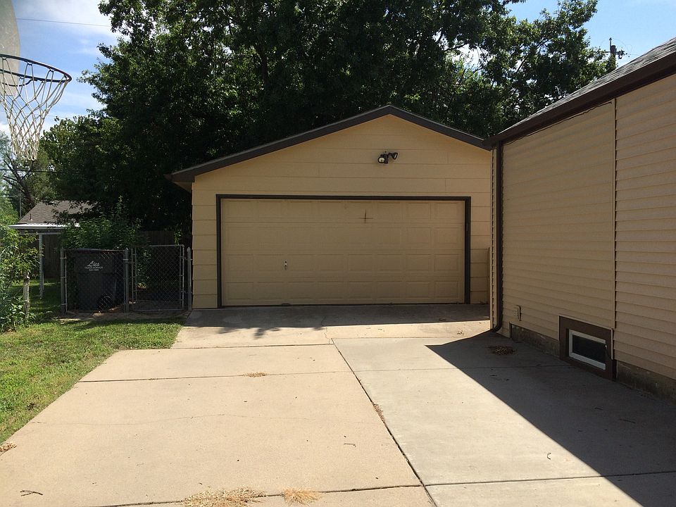 Oversized 2 car detached