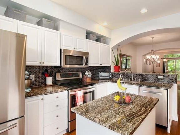 3rd image of 2092 Newport Way NW