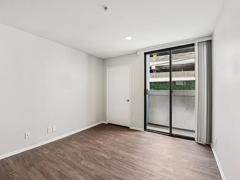 1223 Federal Ave — Photo 117