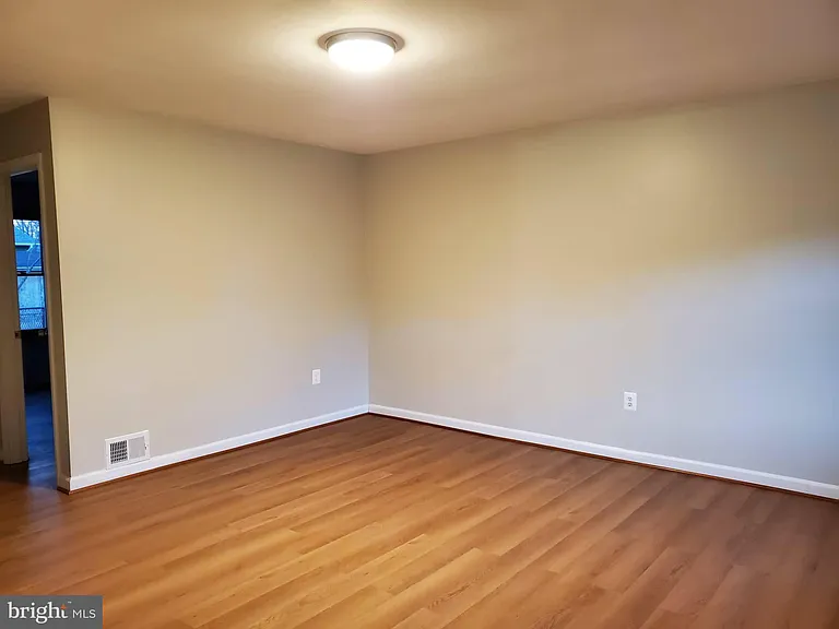 1321 Greyswood Rd — Photo 3