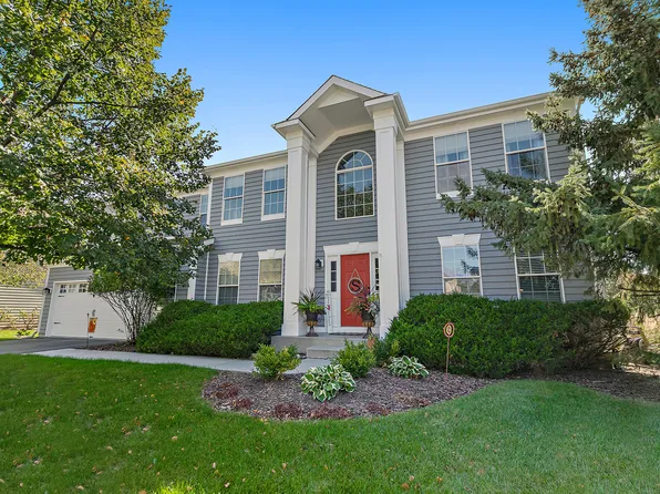 2 Barton Creek Ct, Lake In The Hills, IL 60156
