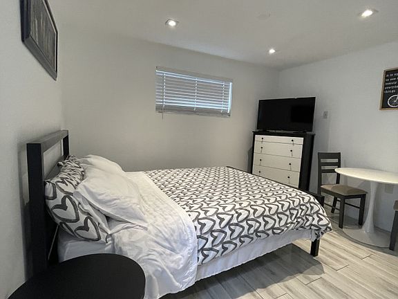 3rd image of 1540 Argyle Dr #2