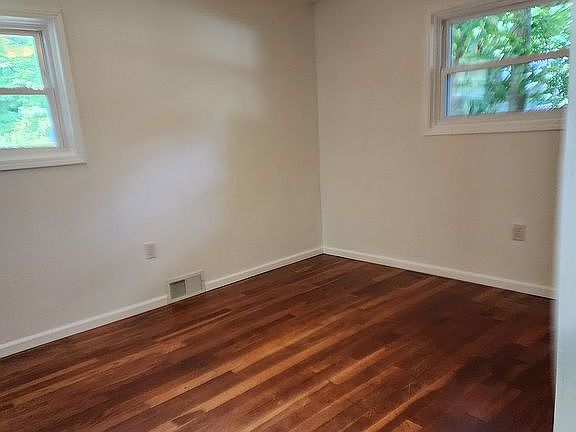 5th image of 253 Thomas Ave