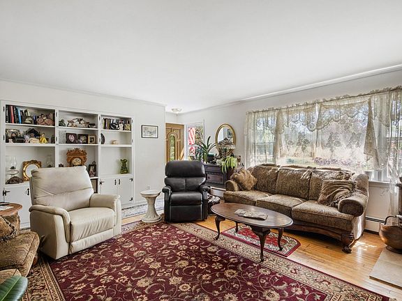 3rd image of 13 Booker Ln