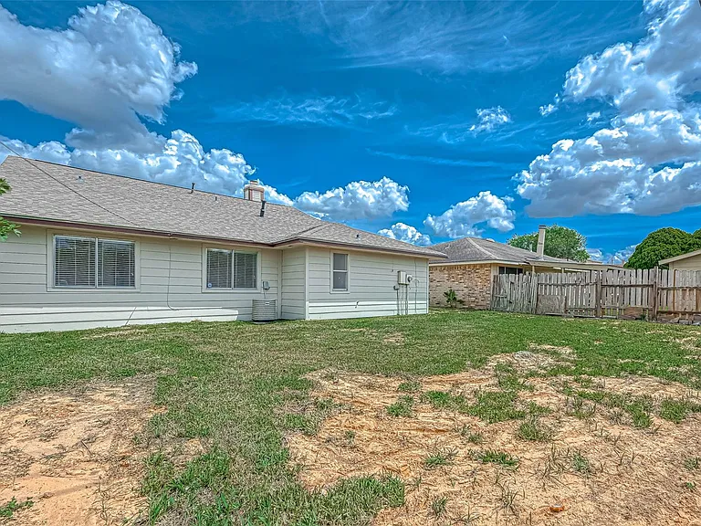 16319 La Luna Dr — Photo 33