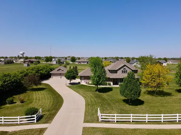 612 41st St, Spirit Lake, IA 51360