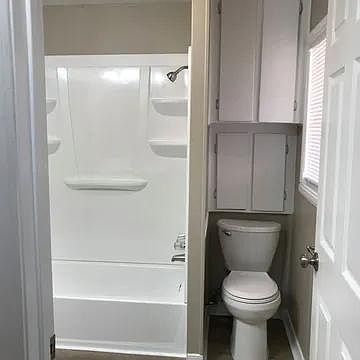 5th image of 2219 31st St Unit 2