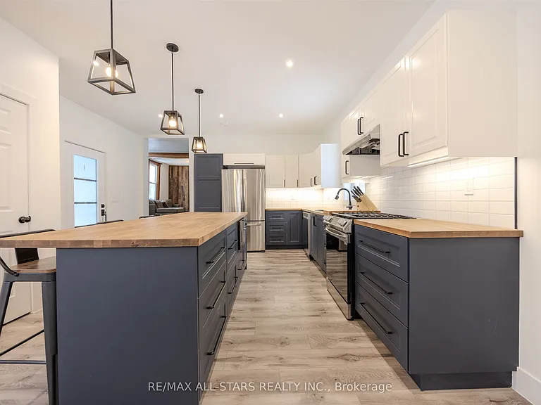 21 Albert St S — Photo 3