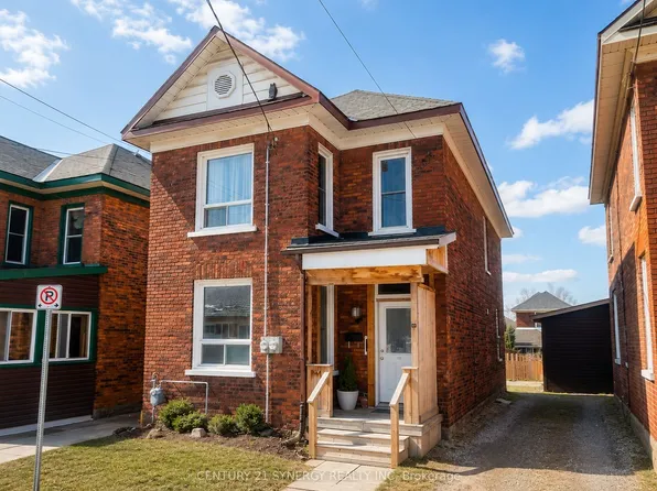 164 Chambers St, Smiths Falls, ON K7A 2Z4