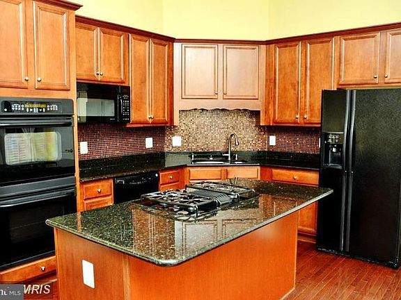 2nd image of 22024 Avonworth Sq