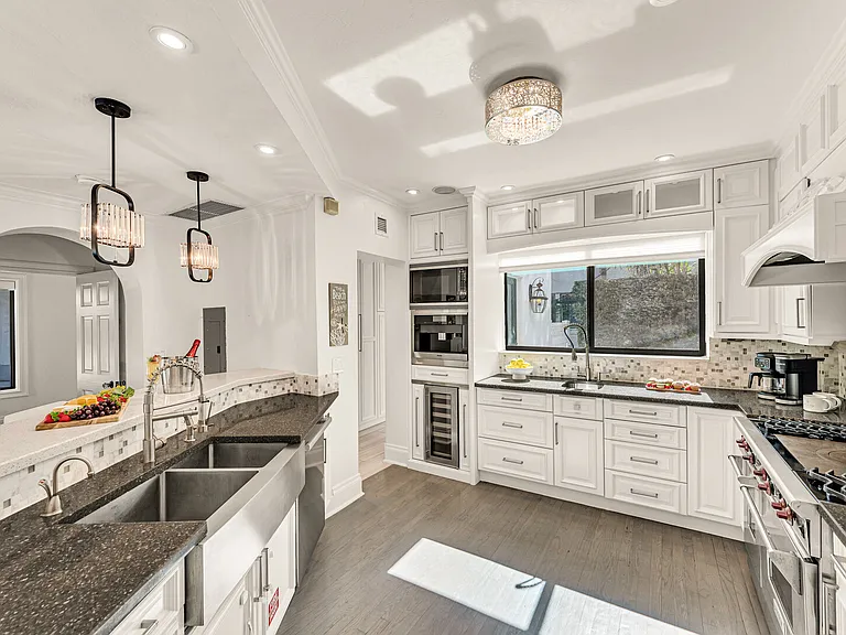 Poinciana Dr — Photo 15