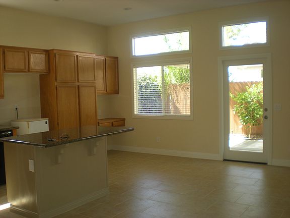 5th image of 39411 Chancellor Ct