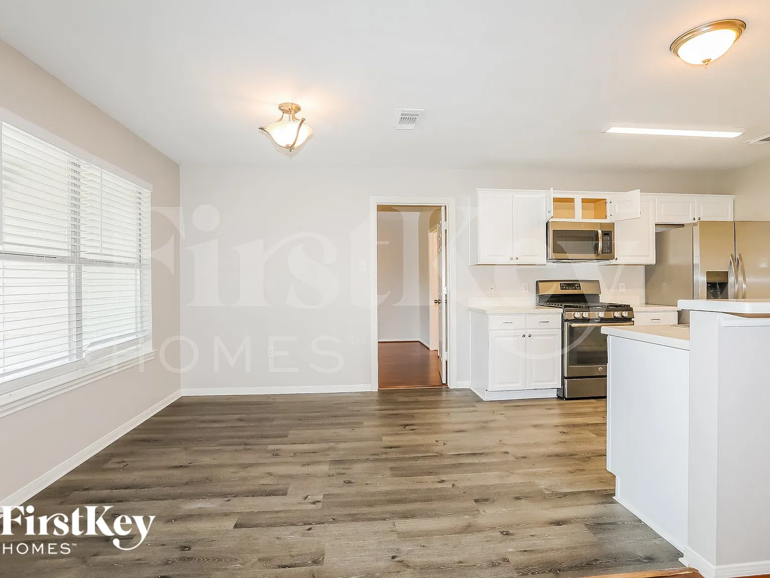 3 bed, 2.0 bath, 1651 sqft, $2,120 — Photo 4