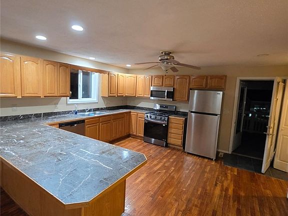 4th image of 235B Maple St #A