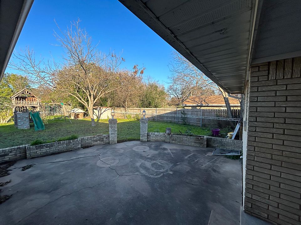 1st image of 701 E Jasper Dr