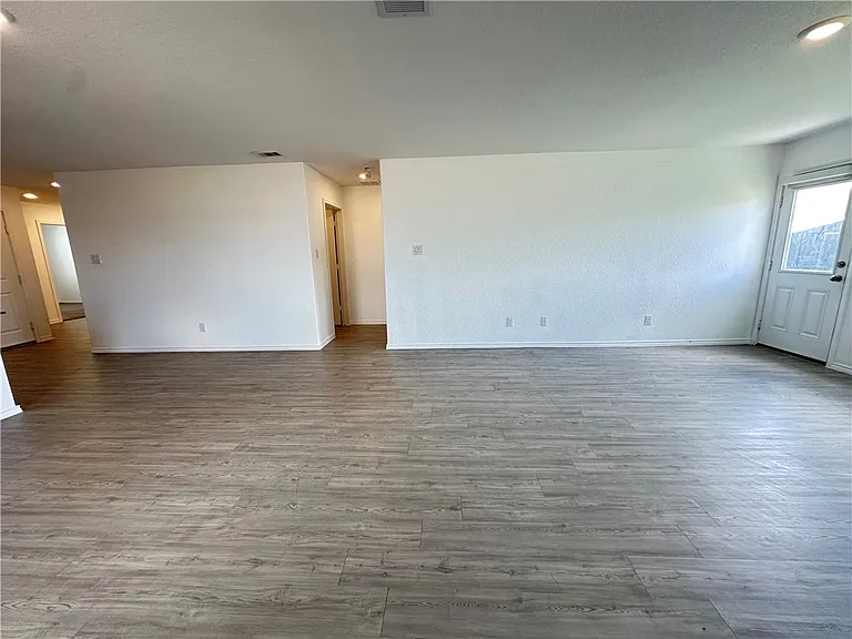 1203 Athena Dr — Photo 14