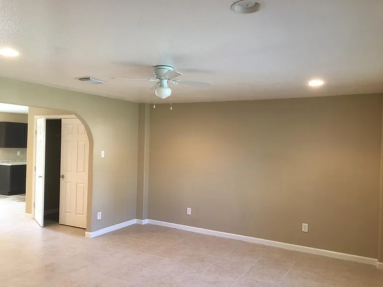 6912 Heritage Ln — Photo 3