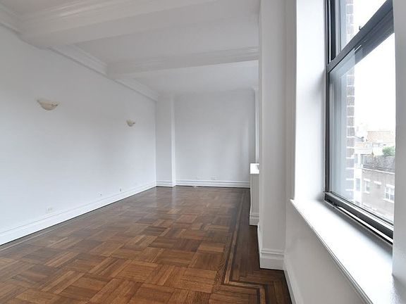 4th image of 23 W 73rd St #712