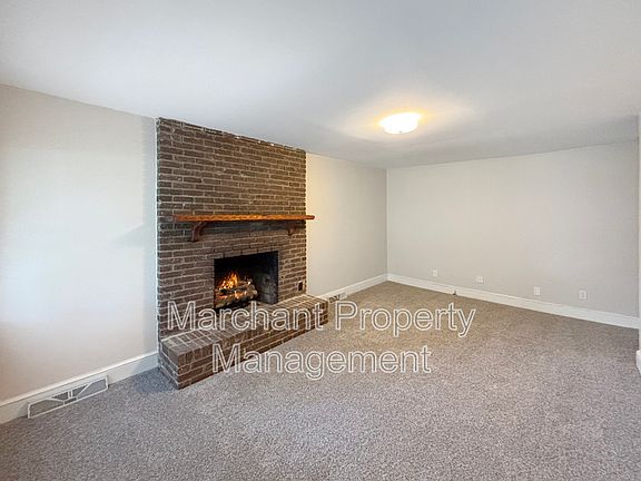 4th image of 22 Brownwood Dr