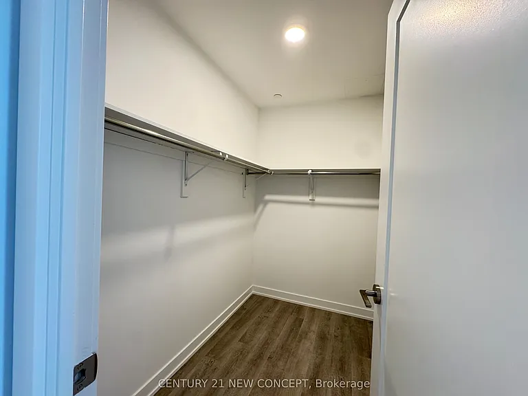 5105 Hurontario St #412 — Photo 15