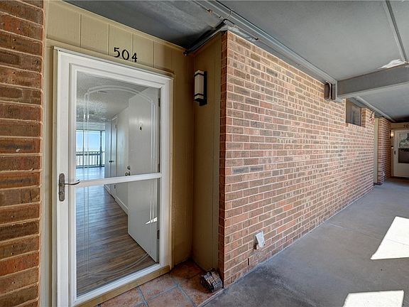 4th image of 4334 Ocean Dr APT 504