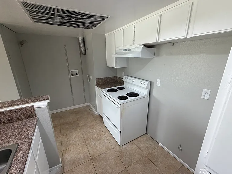 3732 Oak Creek Dr #E — Photo 15