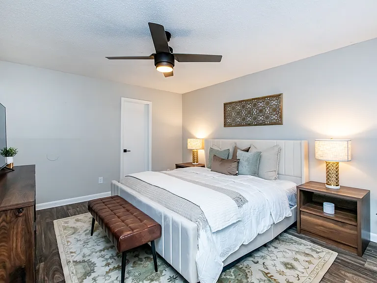 Silverstone Apartments — Photo 12