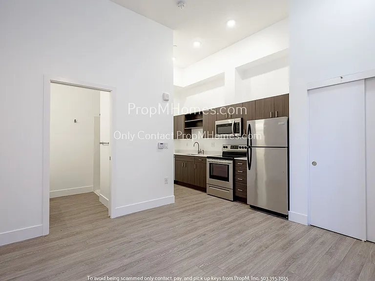 1825 SE 50th Ave #102 — Photo 5