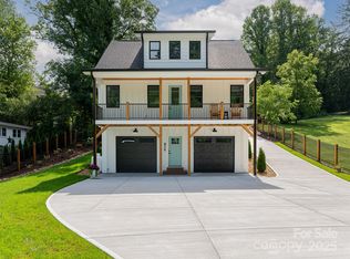 8 Craven Hill Cir, Black Mountain, NC 28711