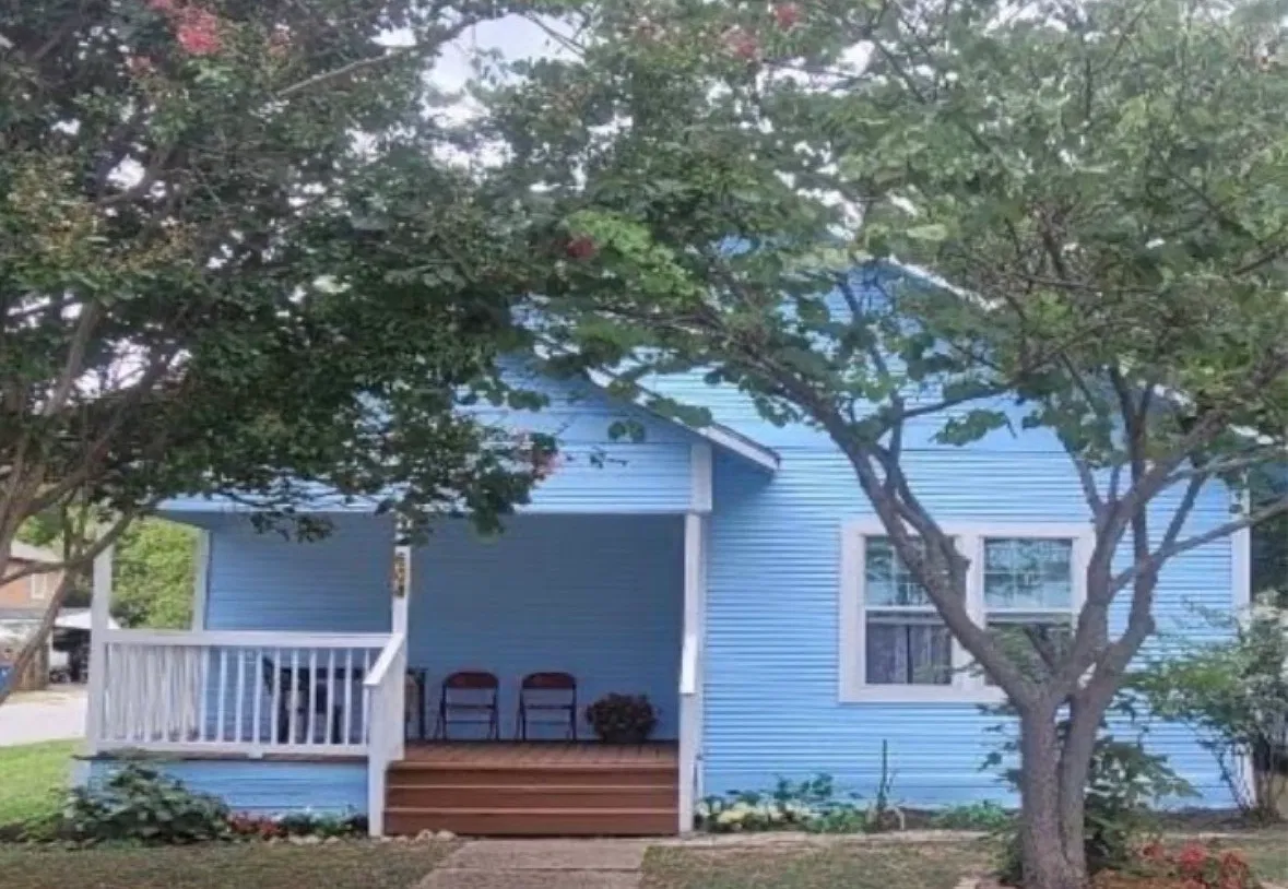 3 bed, 1100 sqft, $1,770 — Photo 1